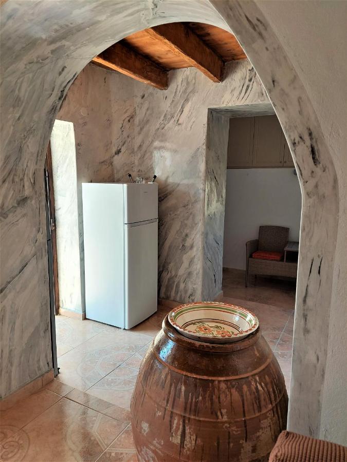 Lakena Traditional House Menetai Exterior photo