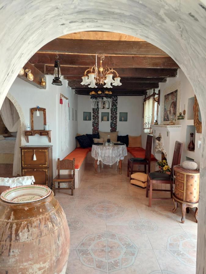 Lakena Traditional House Menetai Exterior photo